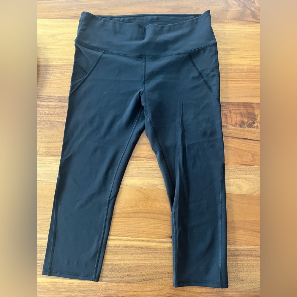 Athleta Women’s Midnight Black Leggings Capri Length